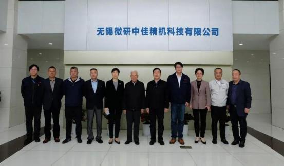 堅持創(chuàng)新為引領(lǐng) 突出敢干敢首創(chuàng)